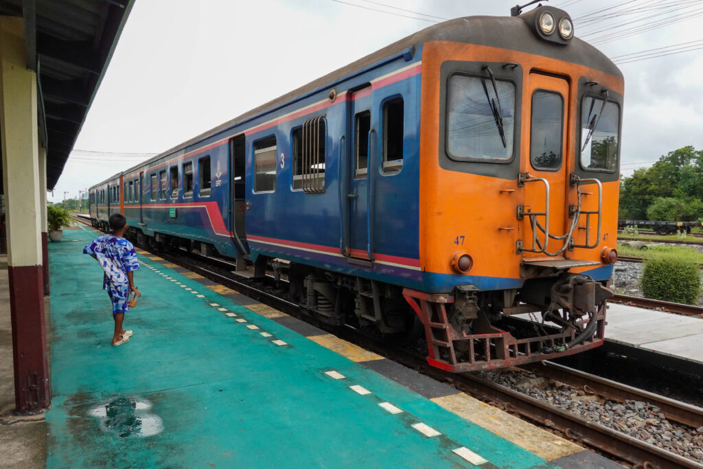 รถไฟท้องถิ่น ไทย