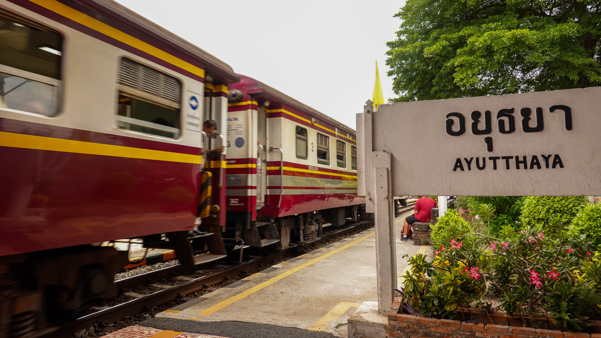 train at ayuttaya station